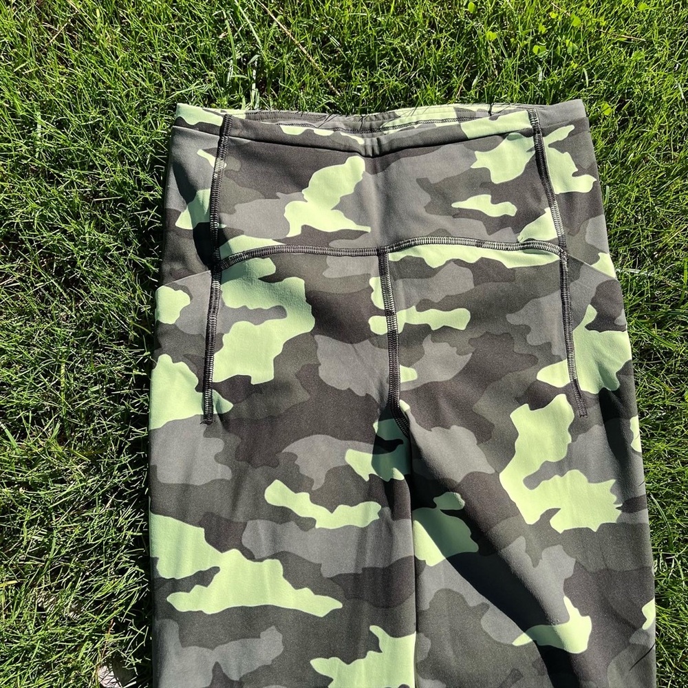 Lululemon Swift Speed High-Rise Tight 28" - Picture 10 of 11